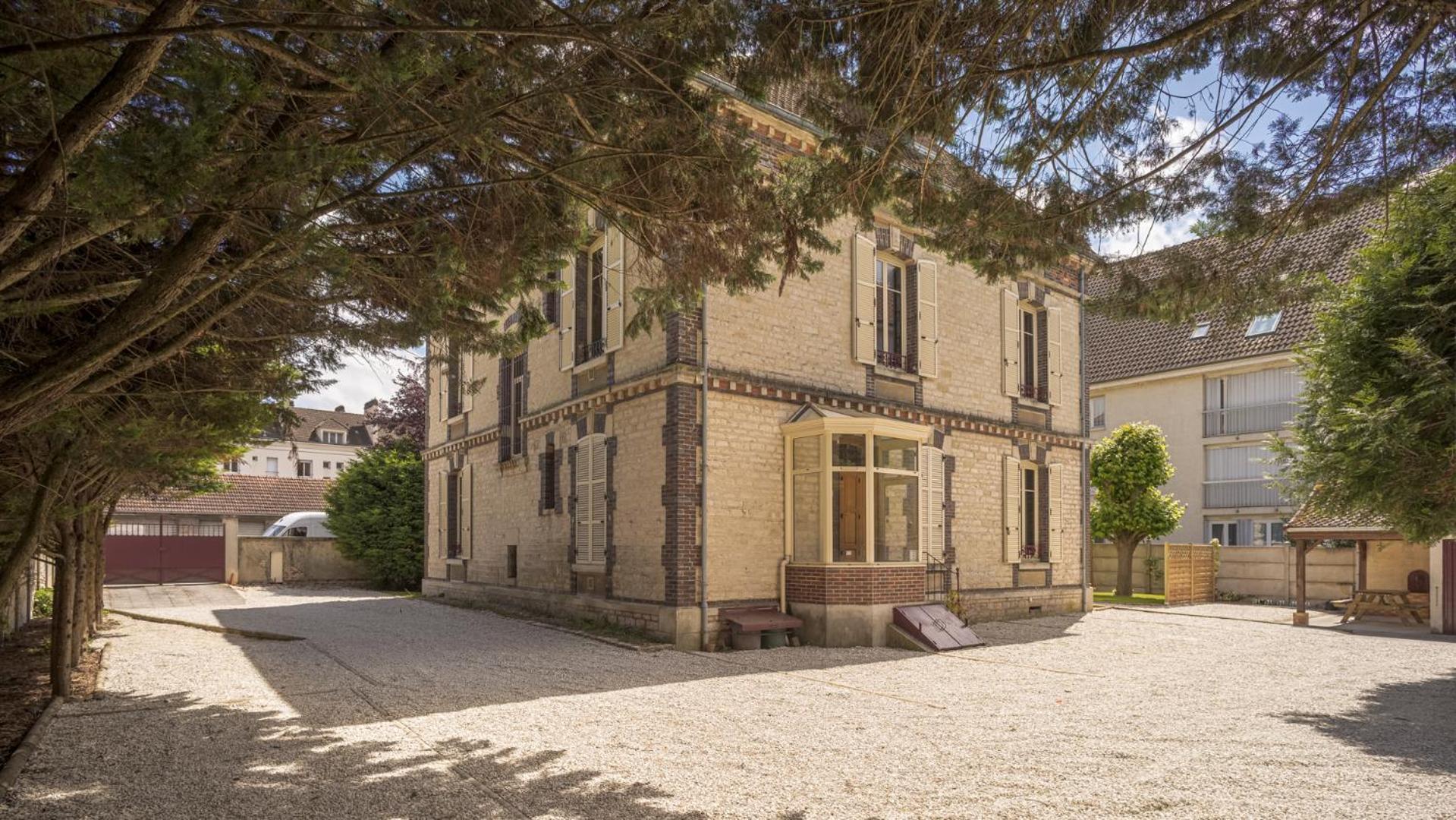 Bonappart 11 - Charme Napoleonien & Confort Troyes Exterior photo