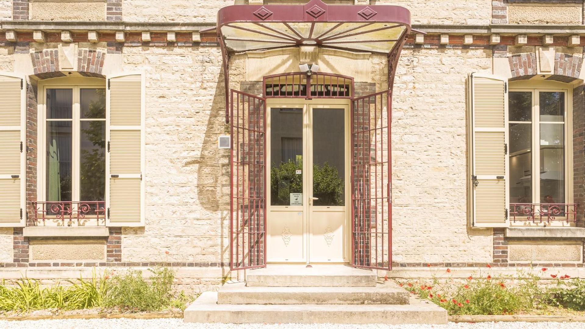 Bonappart 11 - Charme Napoleonien & Confort Troyes Exterior photo